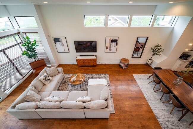 Photo - 3218 Crawford St