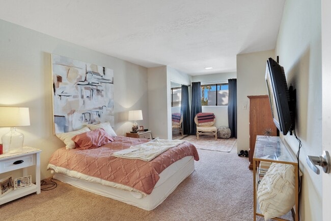5301 E Waverly Dr Unit 140