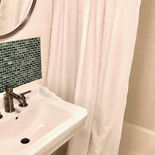 Photo - "Charming 1-Bedroom Oasis in the Heart of Naples – 580 Sq Ft of Pure Comfort!"