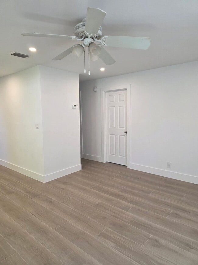 Photo - 2104 Dock St