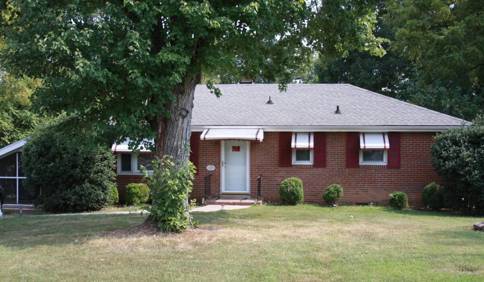 3 bedroom Ranch / Showings begin Jan 15th - 3 bedroom Ranch / Showings begin  Jan 15th