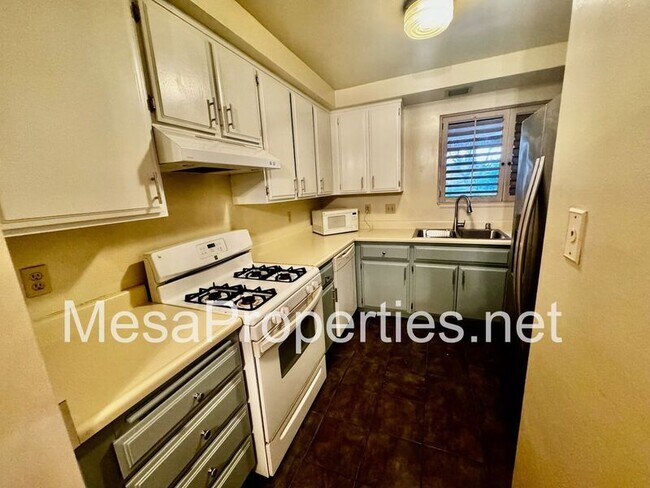 Photo - 810 Lancaster Dr