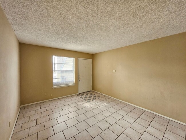 Photo - RENT SPECIAL - AVAILABLE NOW! Unit 1305 Quail Circle - B
