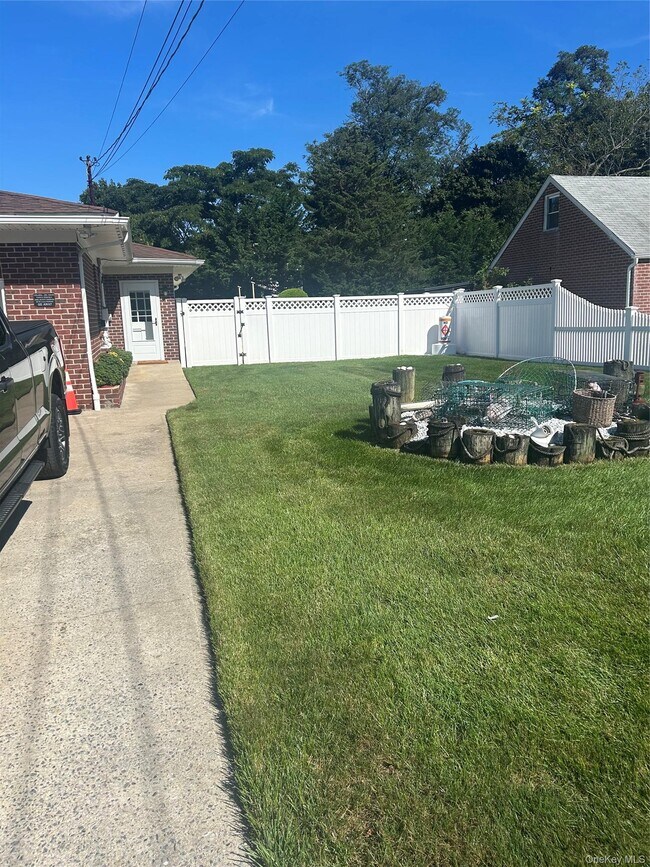 50 Willow Ln
