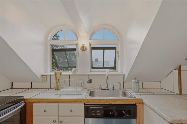 92 Pelham St Unit 3