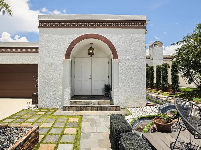 Building Photo - 6590 Fountains Cir