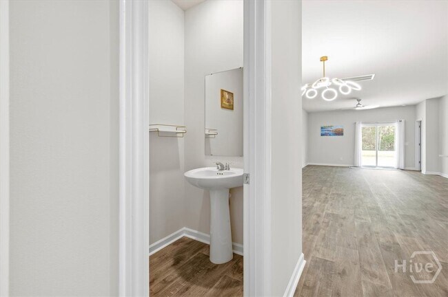 Photo - 142 Bottlebrush Dr