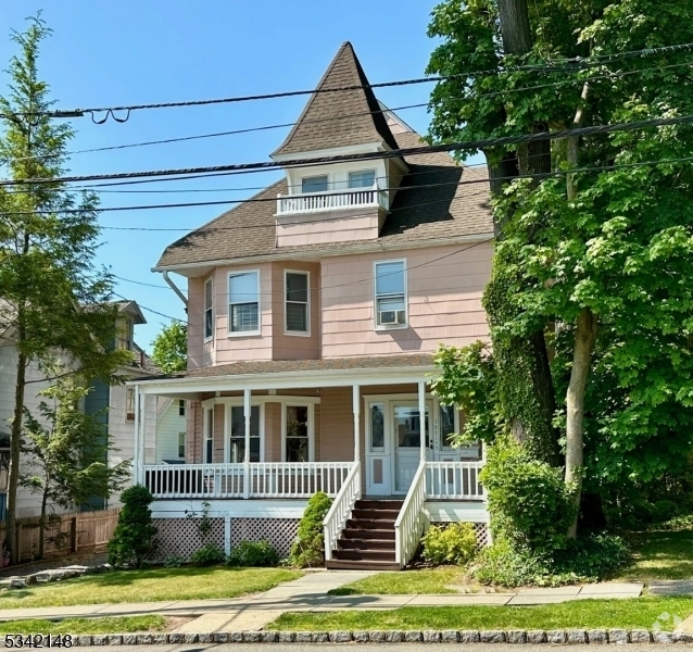 Building Photo - 157 Walnut St Rental