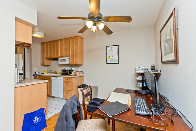 Photo - 420 W Aldine Ave