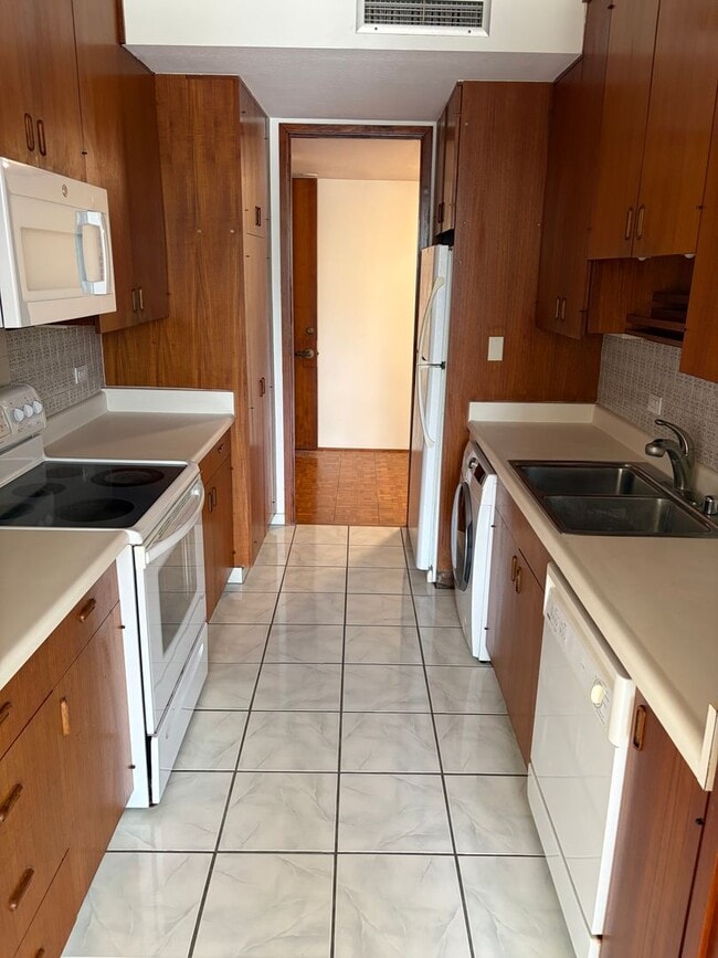 Photo - Luxury Kahala Condominium - 2bd/2ba/1pkg