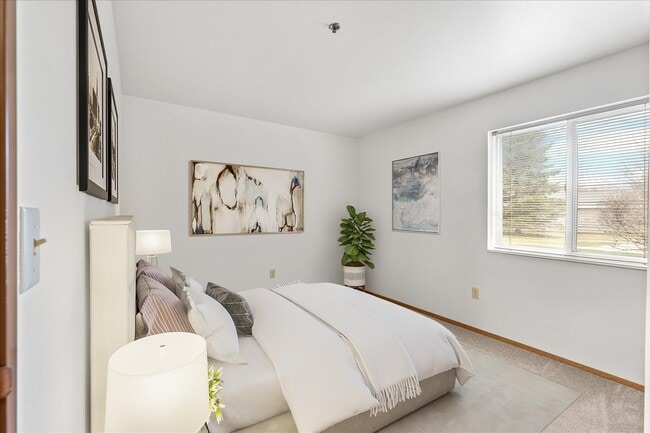 Bedroom 2 - Maple Creek Apartments