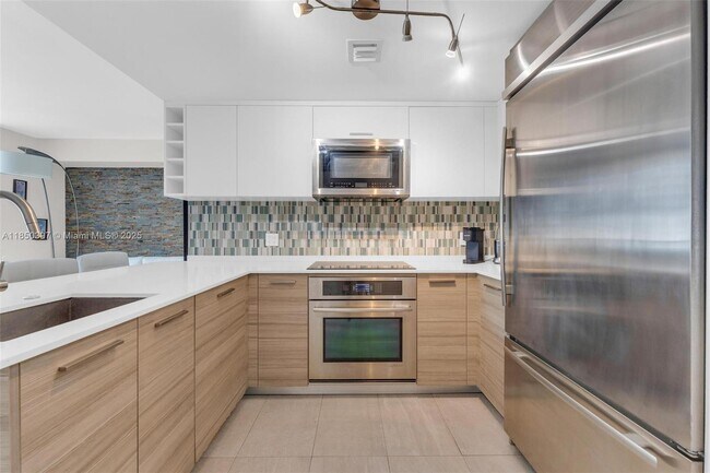 Photo - 1300 Brickell Bay Dr Unidad 2511