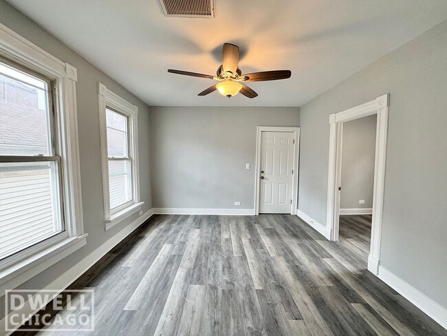 Building Photo - 1546 W Walton St Unit 1