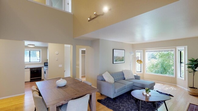 Photo - 2043 NW Johnson St