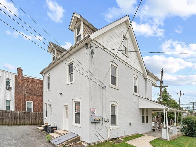 Photo - 203 S Springfield Rd Unit 2