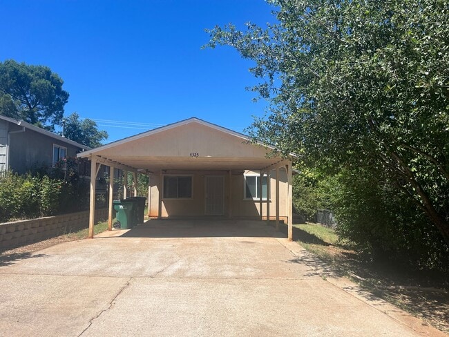 Building Photo - Newly renovated Cottage in Shasta Lake City!