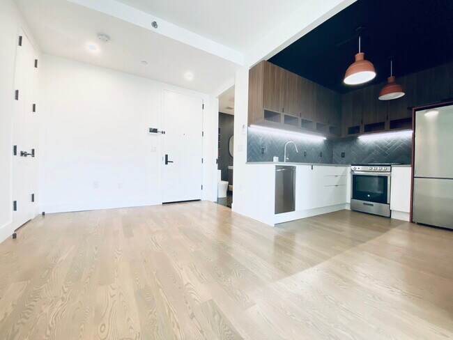 Photo - 824 Lexington Ave