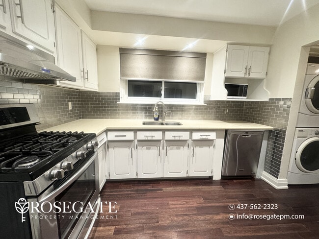 Photo - 2-Bedroom Semi-Detached Home with Backyard & 2 Parking – Pet Friendly – Mississauga Unit 1