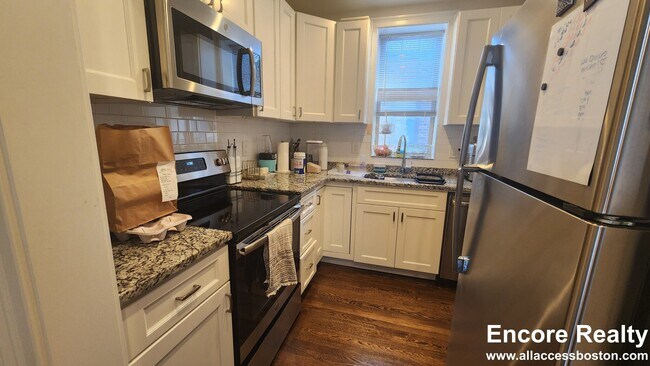 Photo - 2017 Commonwealth Ave Unit 6