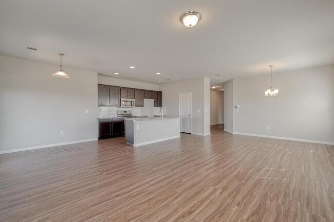 Photo - 108 Kleberg Ct