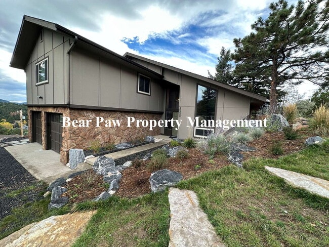 "Spacious Living in Fully Furnished, Short... - "Spacious Living in Fully Furnished, Short...