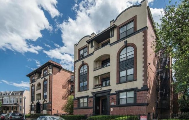 1438 Meridian Pl NW Unit 403