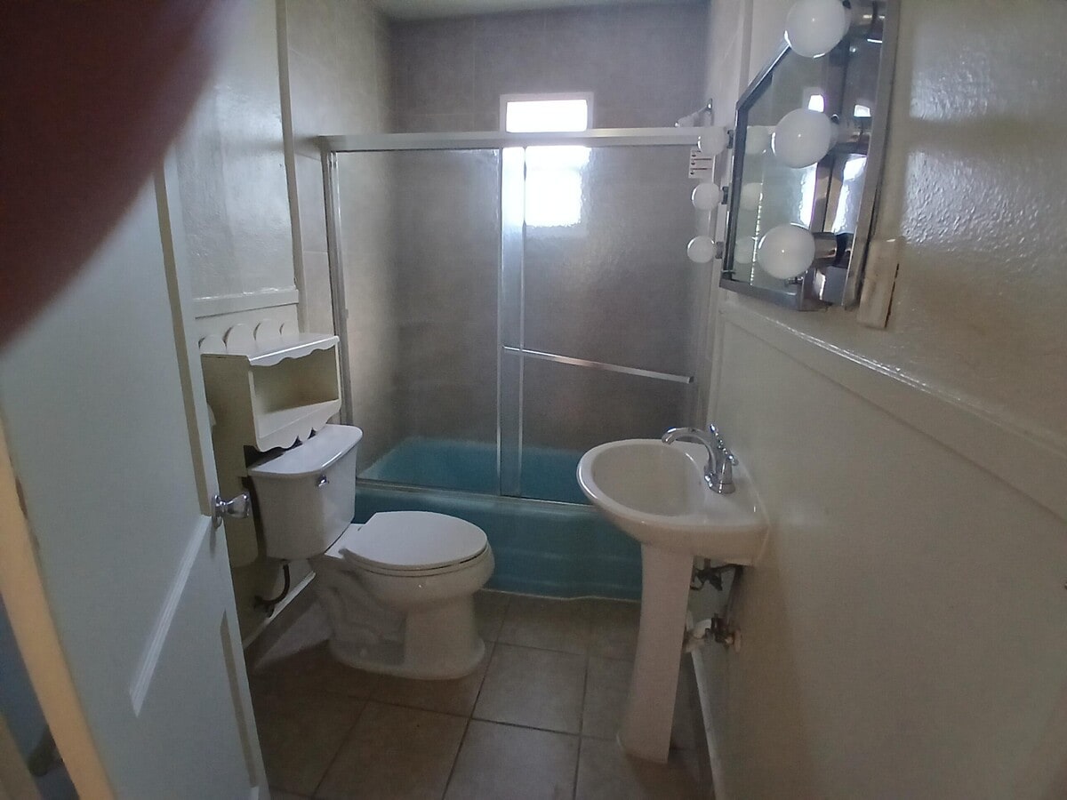 Photo - 1230 Montrose Pl SW