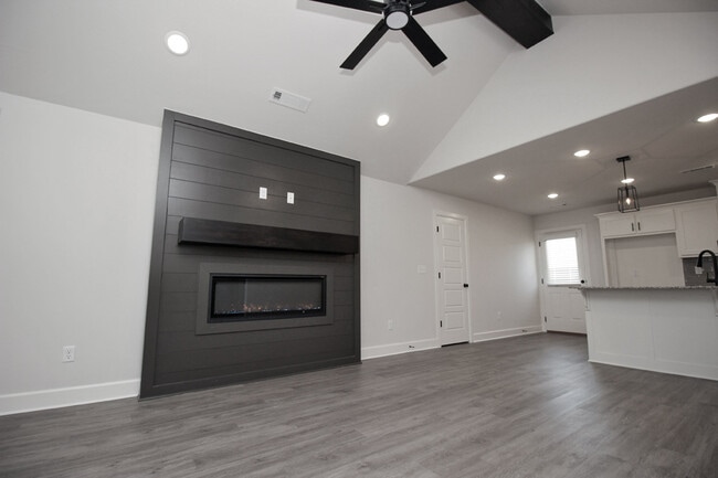 Photo - 1210 Monarch Rd