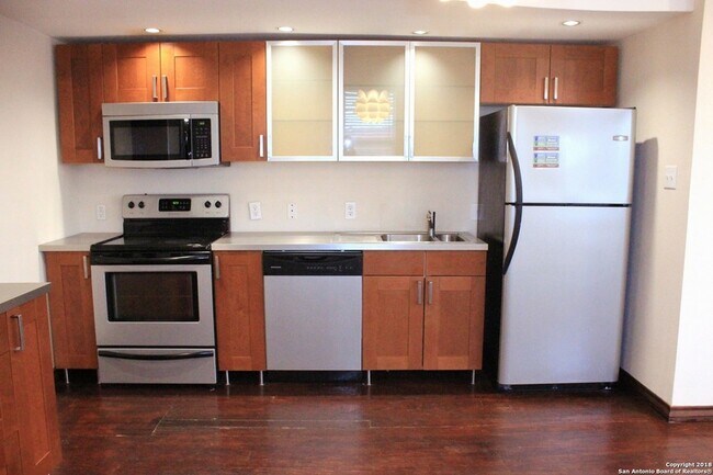 Photo - 810 E Ashby Pl