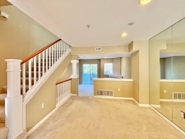 Photo - Beautiful 2bed townhome for rent in Bellevue