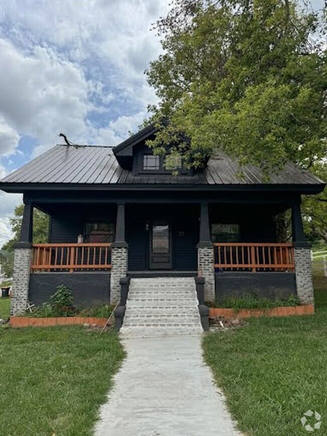 Building Photo - Remodeled 3 bedroom Home - Cassville