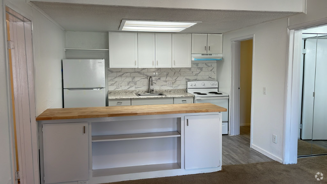 Building Photo - 33305 Ryan Dr Unit 107 Rental