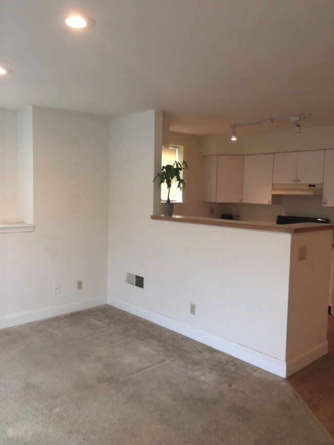 Photo - 1 Bed / 1 Bath Unit - Prime Location! Unit 203