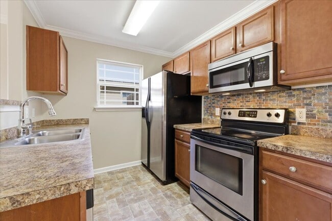 Photo - Beautiful 3BR Home in Lakeshore – Private Yard – Prime Port Wentworth Location