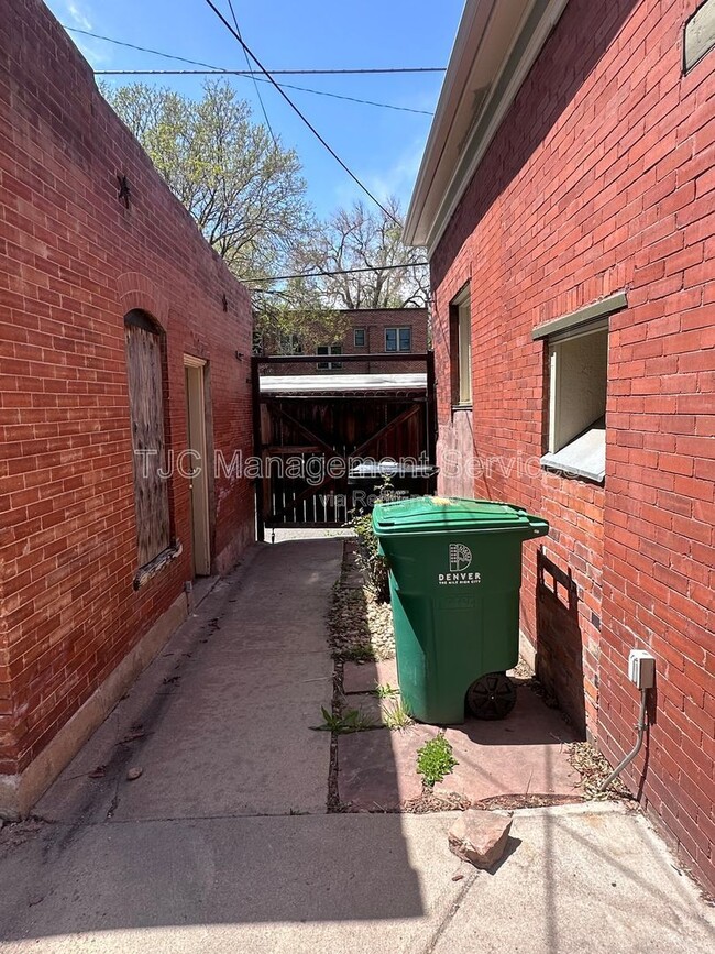 Photo - 1565 N Race St