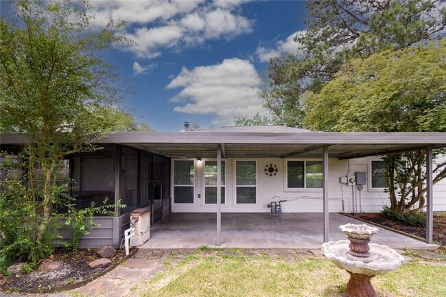 Photo - 2023 Lexington Woods Dr