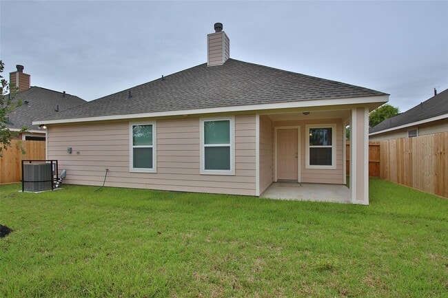 Photo - 8005 Woodward St