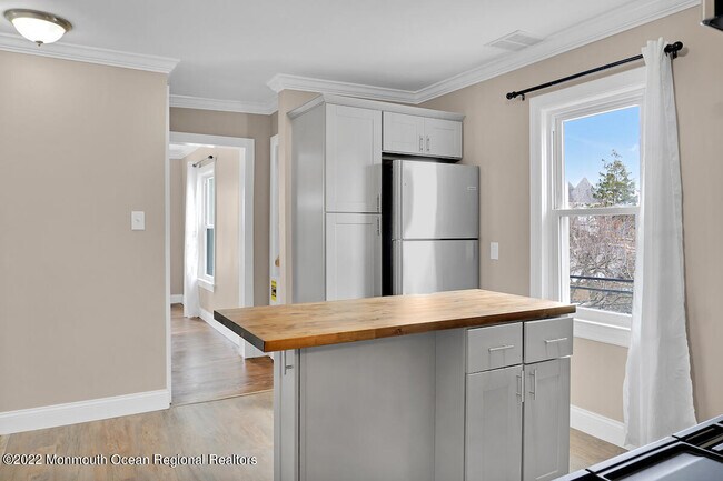 Photo - 907 Bond St Unit 2