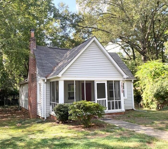 Charming 3BD/2BA Ranch in Midwood! - Charming 3BD/2BA Ranch in Midwood! House