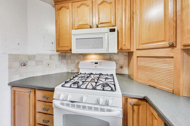 Photo - 7611 Maple Ave