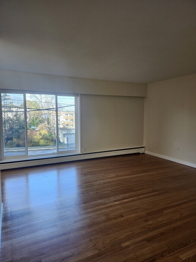 Photo - 1653 Oak Bay Ave Unit 201