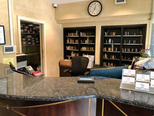 Photo - 950 25th St NW