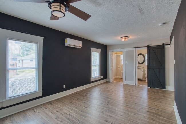 Photo - 3201 Adelia St