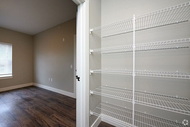 Photo - Doud Luxury Apartment Homes - 1, 2, and 3 Bedrooms