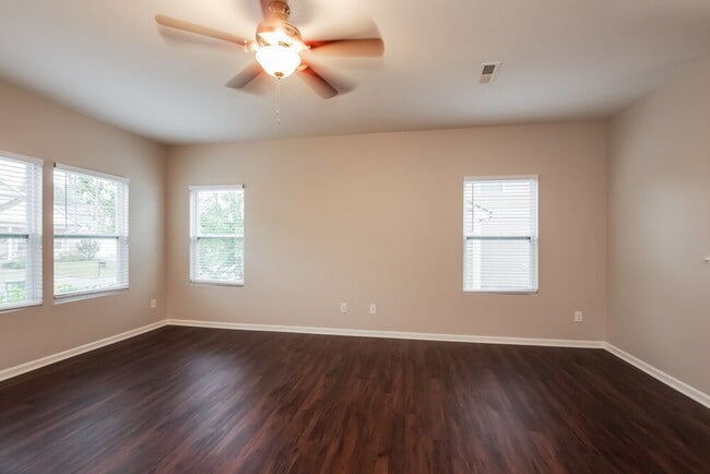 Photo - 252 Ranlo Ave