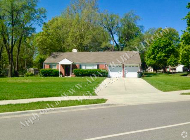 Building Photo - Charming Prairie Village Ranch Home-Availa...