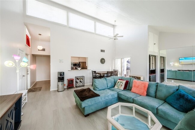 Photo - 722 White Pine Tree Rd Unidad 82