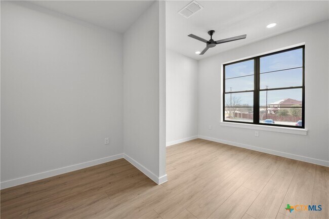 Photo - 634 Central Pkwy Unidad 1212
