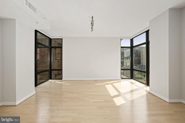 Photo - 1010 Massachusetts Ave NW Unit 810