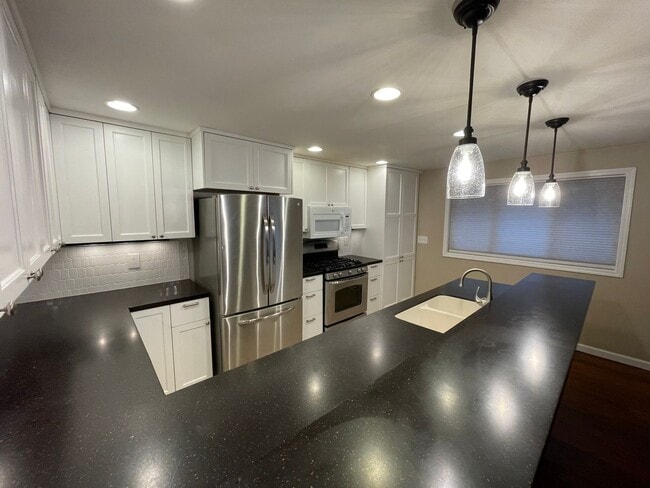 Photo - ***PENDING APPLICATION***Fantastic 3 Bedroom Home with Spacious Yard! Small Pet Friendly!